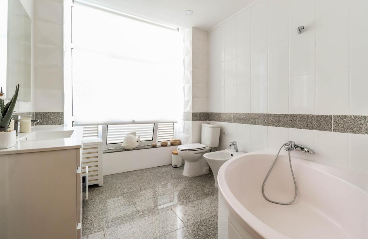 Flor Do Mar - Spacious Apartment With Balcony Vila Praia de Ancora Ngoại thất bức ảnh